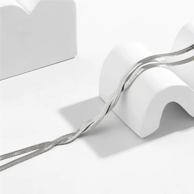 Elegante lange halsketting met verstelbaar slangendesign