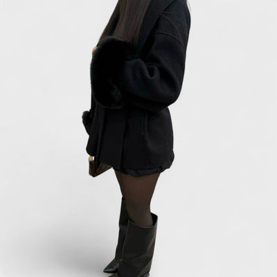 Elegante mantel met duurzame bontdetails